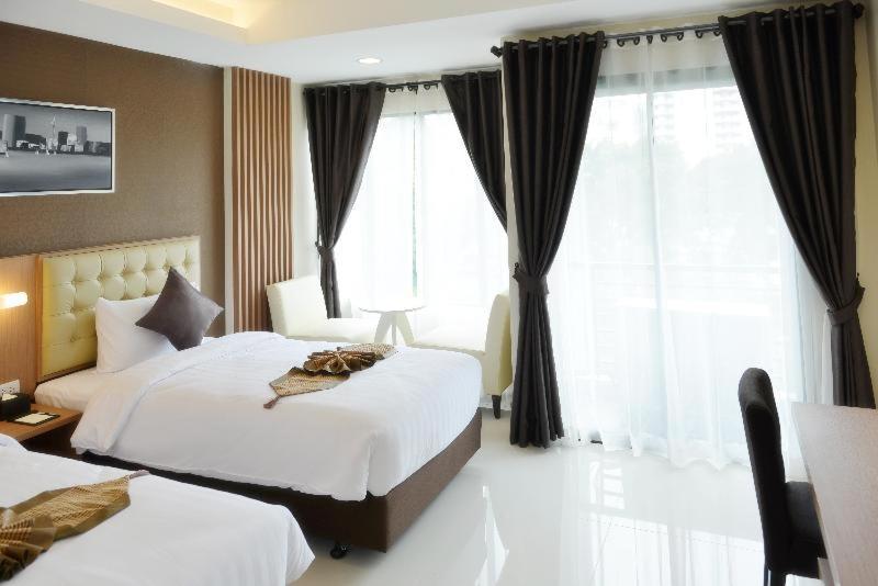 Picnic Hotel Bangkok - Rang Nam Room photo